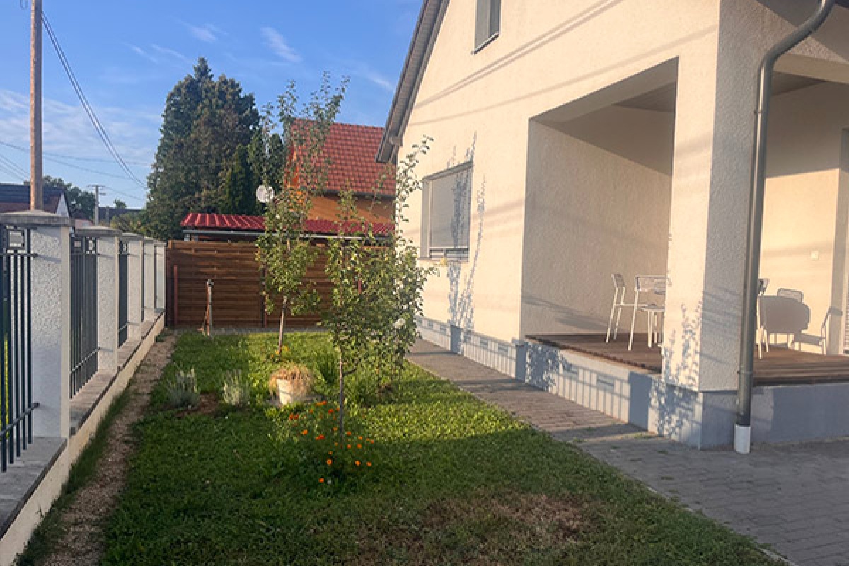 Előtte: B.keresztúr Vorgarten