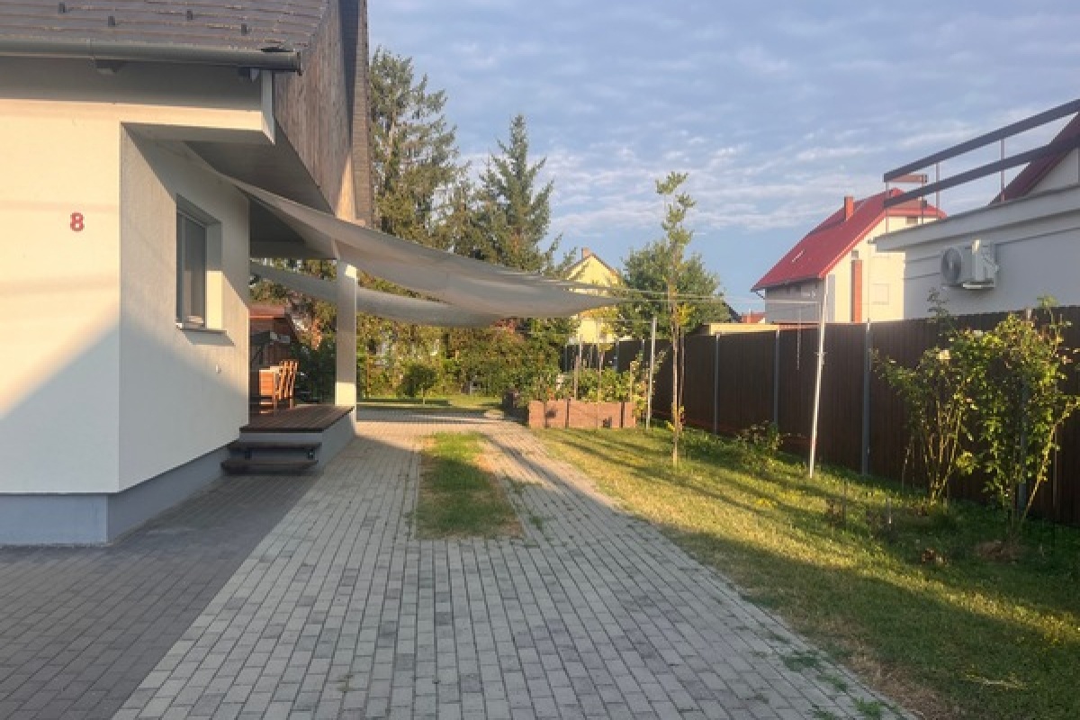 Előtte: Balatonkeresztúri főkert a munkálatok előtt.